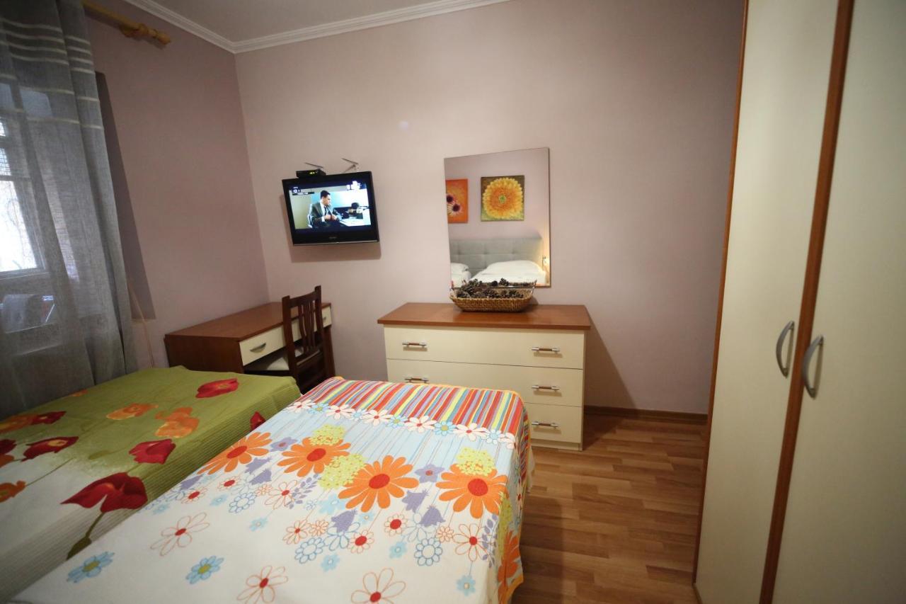 Eos Apartment Тирана Екстериор снимка