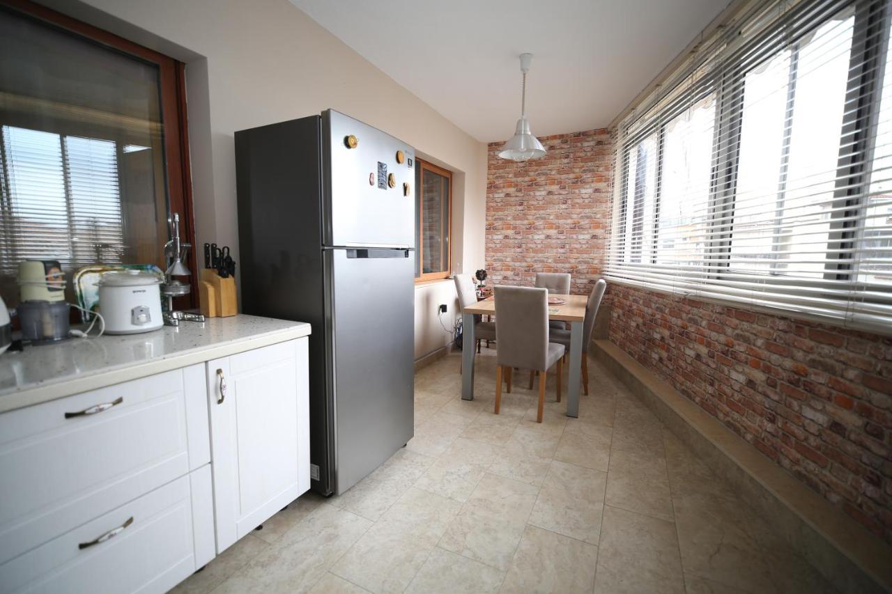 Eos Apartment Тирана Екстериор снимка