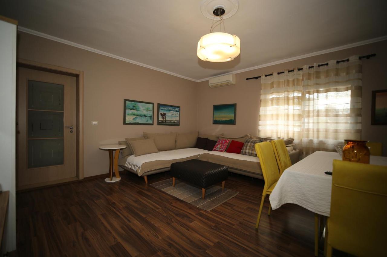 Eos Apartment Тирана Екстериор снимка
