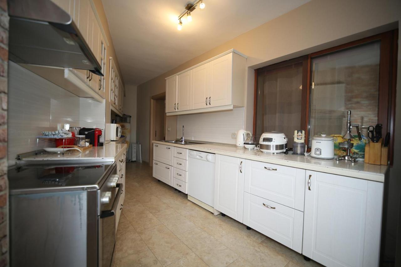 Eos Apartment Тирана Екстериор снимка