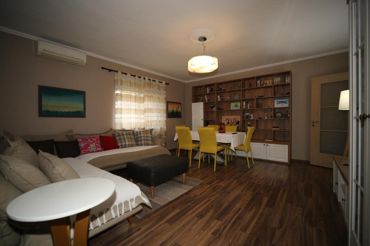 Eos Apartment Тирана Екстериор снимка